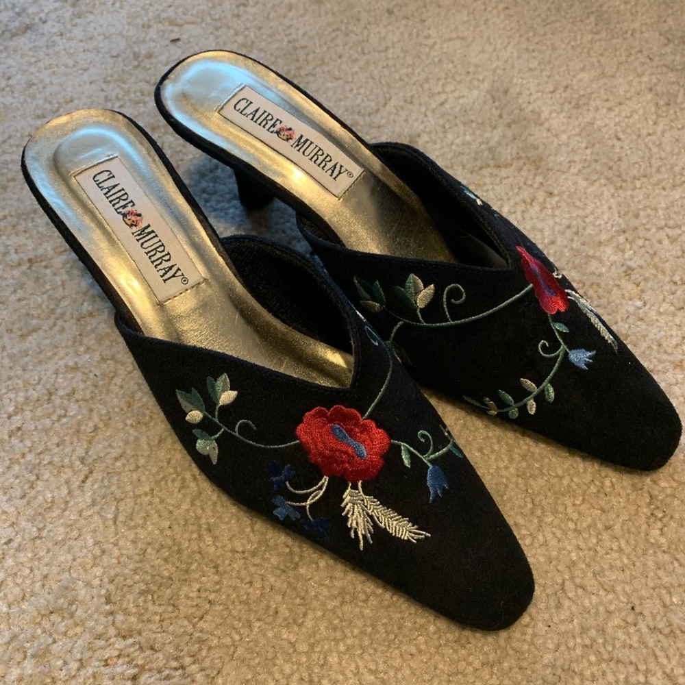 Vintage 80s Embroidered Floral Kitten Heels